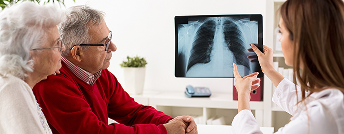 Doctor shows results to patient x-ray of the lungs